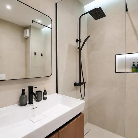 Апартаменты Matisse No21 - Luxury One Bedroom With Parking Тирана