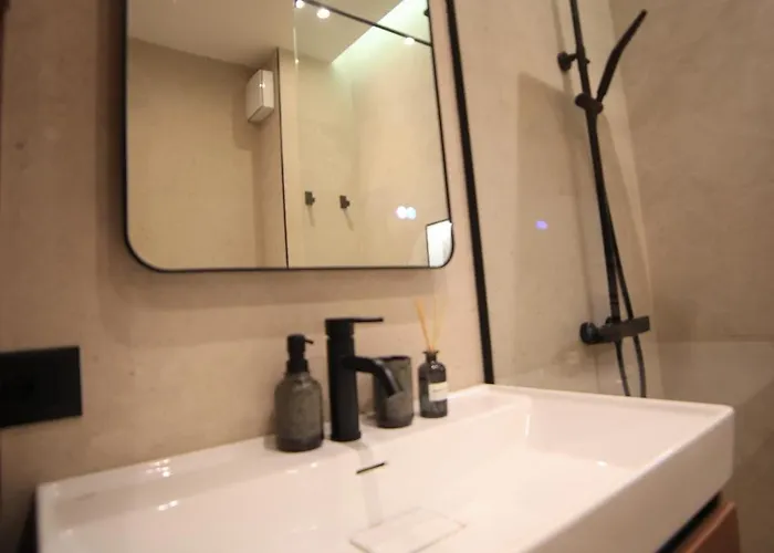 Matisse No21 - Luxury One Bedroom With Parking Tirana