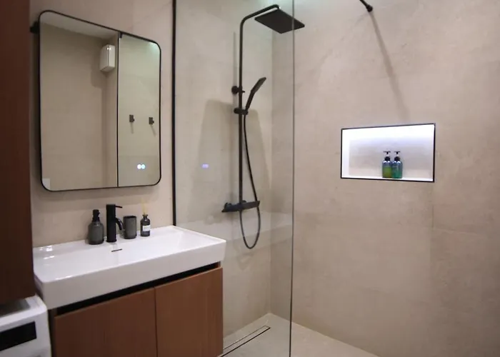 Matisse No21 - Luxury One Bedroom With Parking Tirana